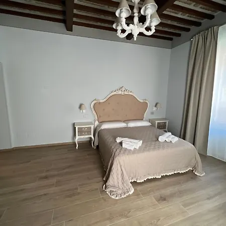 Acomodação com café da manhã  La Perla Del Borgo 4*