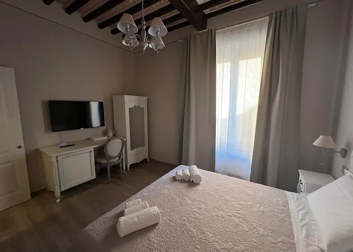 Frühstückspension La Perla Del Borgo 4*